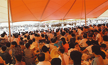 徳之島病院地鎮祭には島民の3分の2近い2万人以上が訪れた