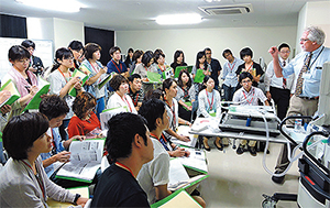 前回のセミナーの模様（右がアシュワース教授）