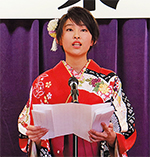 答辞を読み上げる卒業生の野田さん