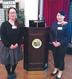 鵜川師長（右）と戸田NPは横須賀米海軍病院看護師と交流