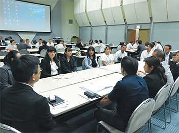 グループワークでは各施設の課題などを協議