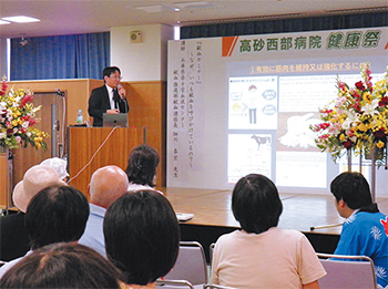 クイズの出題などで盛り上がる特別医療講演