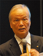 「職員が一丸となって、拾えるものはすべて拾っていく覚悟が大切です」と鈴木理事長