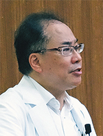 北原副院長は脳の標本を使い外科療法を解説