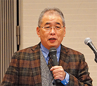 うつの診断や治療について説明する馬場院長