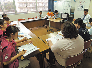 新築移転を控えた時期の8時会の様子