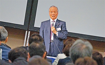 AI 導入の必要性を説く鈴木理事長