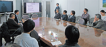 心臓血管外科医、麻酔科医に加え研修医も参加し活発に意見交換