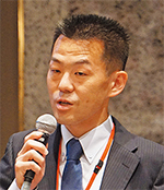 総合司会は徳洲会グループ研修委員会委員長の田村副院長