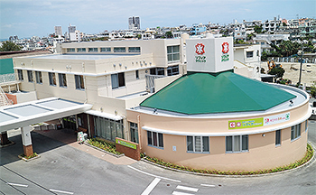 地上2階、地下1階のソフィアクリニック外観