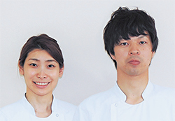 松原徳洲会病院（大阪府）栄養科の（左から）山口奈美・管理栄養士、杉田幸洋・管理栄養士