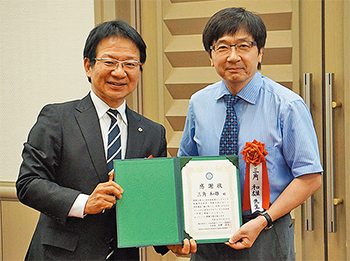 大会長の佐野副院長（左）と三角院長