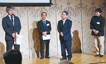 「一次読影補助に対する意識が向上しました」と岩山主任（左）