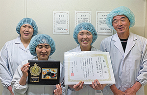 優勝の喜びを表す庄内余目病院