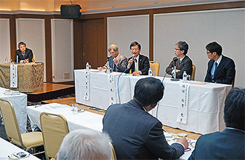 診療所と専門医療機関の医師によるシンポジウム