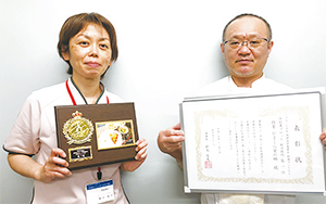かまくら愛の郷の菱田朋子・管理栄養士（左）と一柳恵一・栄養室副主任（調理師）