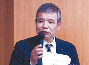 訪問活動の成果を発表する竹職員