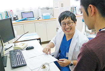 「研修をとおし決断力が身に付きました」と住吉専攻医