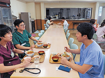 同期の初期研修医との昼食は良い気分転換