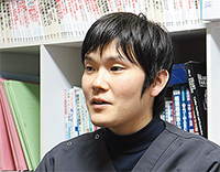 高橋光 外科専攻医2年目。「出身は愛知県ですが、もともとインドア派だったので、レジャー施設の少ない鹿屋市に住んでも不自由に感じません」