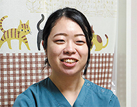 藪田愛 外科専攻医1年目。「出身は島根県なので、車中心の生活は変わりません。まわりに温泉が多いので週3回くらい通っています」