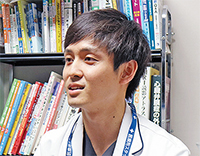 内田修平 内科専攻医1年目。「出身は大隅鹿屋病院から車で約40分の鹿児島県内、地元に帰ってきたので、実家にもたまに帰っています」