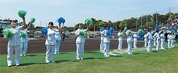 新人看護師が1カ月前から練習を重ねたチアダンスを披露