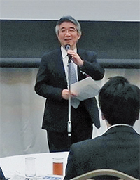 出席者にあらためて決意を示す渡部院長