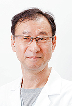 「同時通訳を行います。スマホとイヤホンをご持参ください」と川元部長