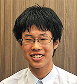 離島・へき地病院の維持について熱心に取材する村尾さん