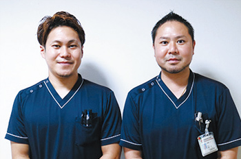 特定行為研修1期生の加島看護師（右）と山岡看護師
