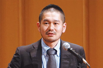若手交流会で症例報告をする長医長