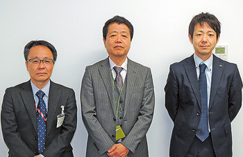 左から吉松課長、岸田部長、松本係長