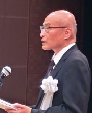 塩田・鹿児島県知事のメッセージを代読する松藤・大島支庁長