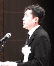 「永遠に語り継がれる“生命だけは平等だ”という言葉を残されました」と寿議員
