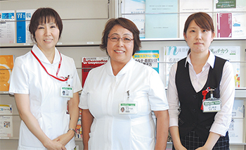 杉山・看護部長（中央）、永野・副看護部長（左）、吉沼・看護部事務職員