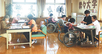 介護、看護、リハビリと多様な職種が参加